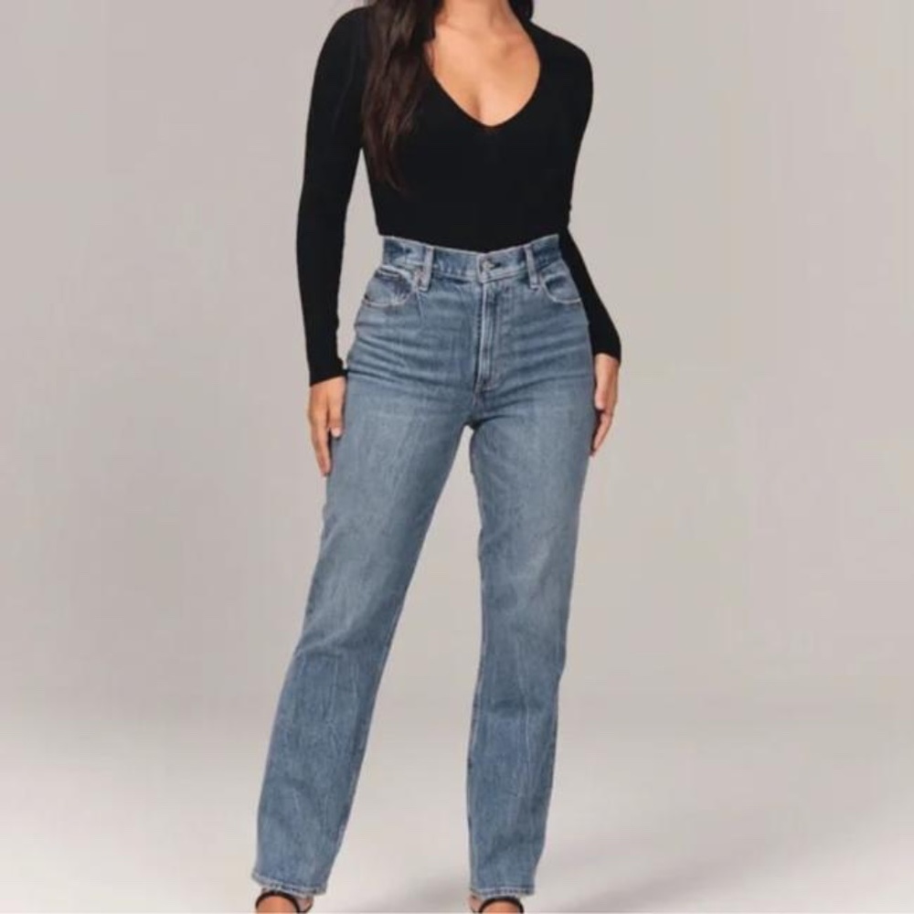 Abercrombie Curve Love 90s Ultra High Rise Straight Jeans 28S Short Medium Wash